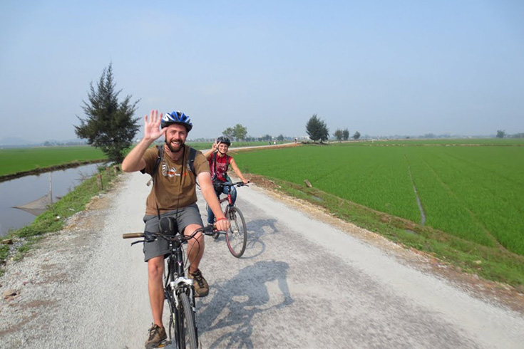 Cycling Tour to Bat Trang Village – Dong Ho Village and But Thap Pagoda