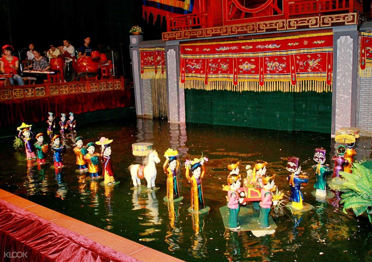 Hanoi Free Volunteer Guide and Water Puppet Show by Walking