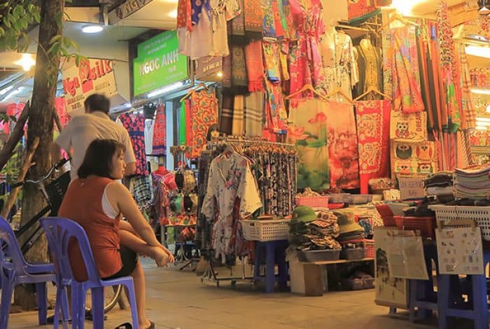 Hanoi Weekend Night Market – Lively Cultural Exchange Spot