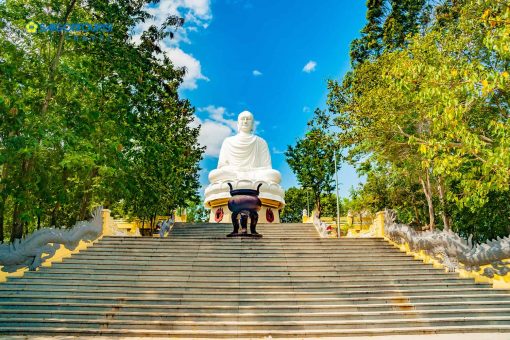 Long Son Pagoda, Nha Trang: A Combination of Antiquity & Tranquility